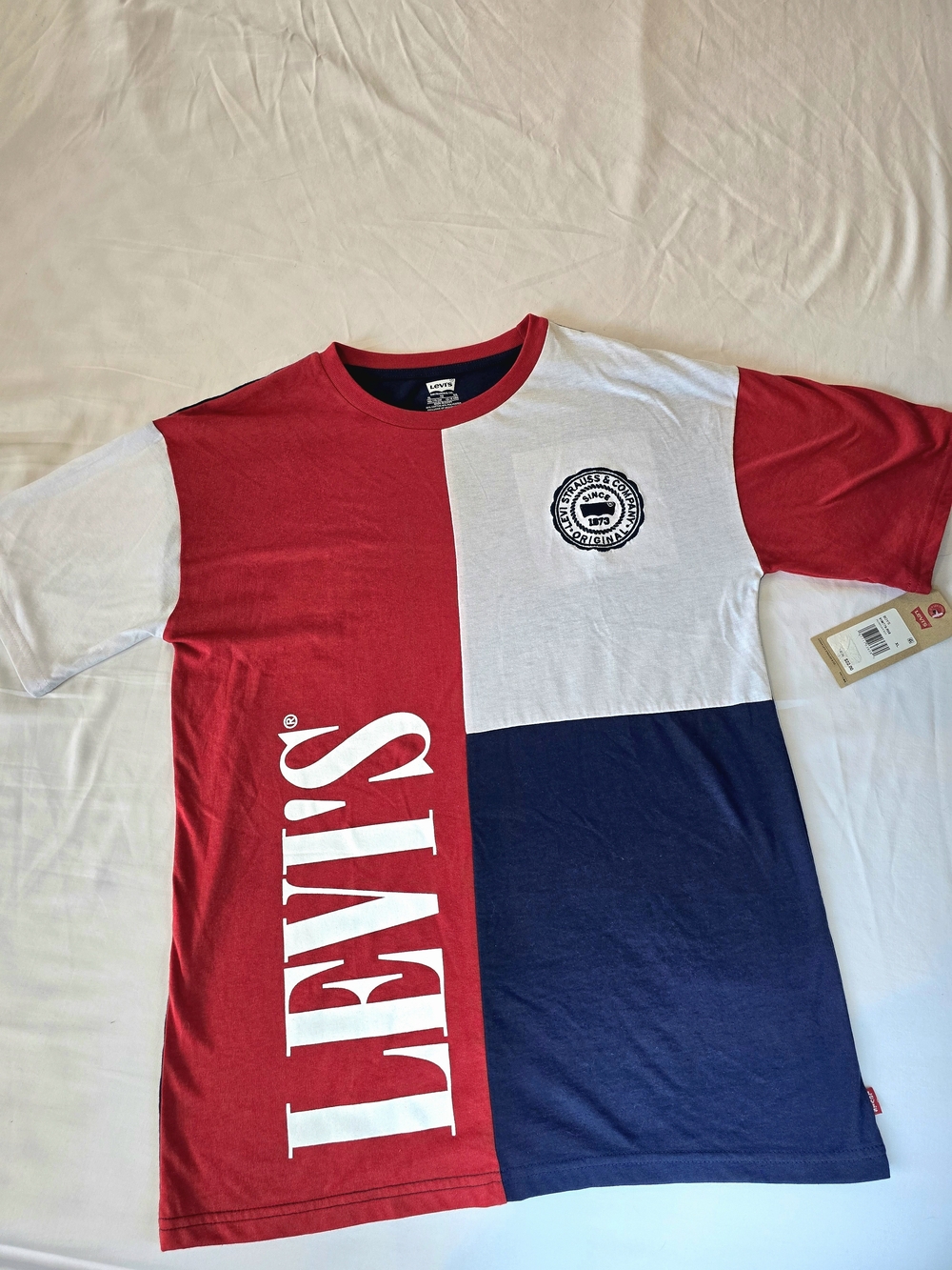 Levi's Boys' Color Blocked Sporty T-Shirt. Size XL. Nwt